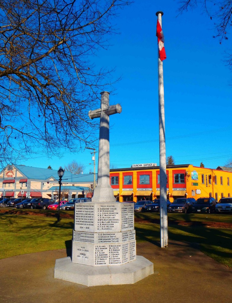 Cenotaph, Chalres Hoey Park, Duncan, B.C. The names of four Brethren of Temple Lodge, No.33 appear on the Cenotaph.