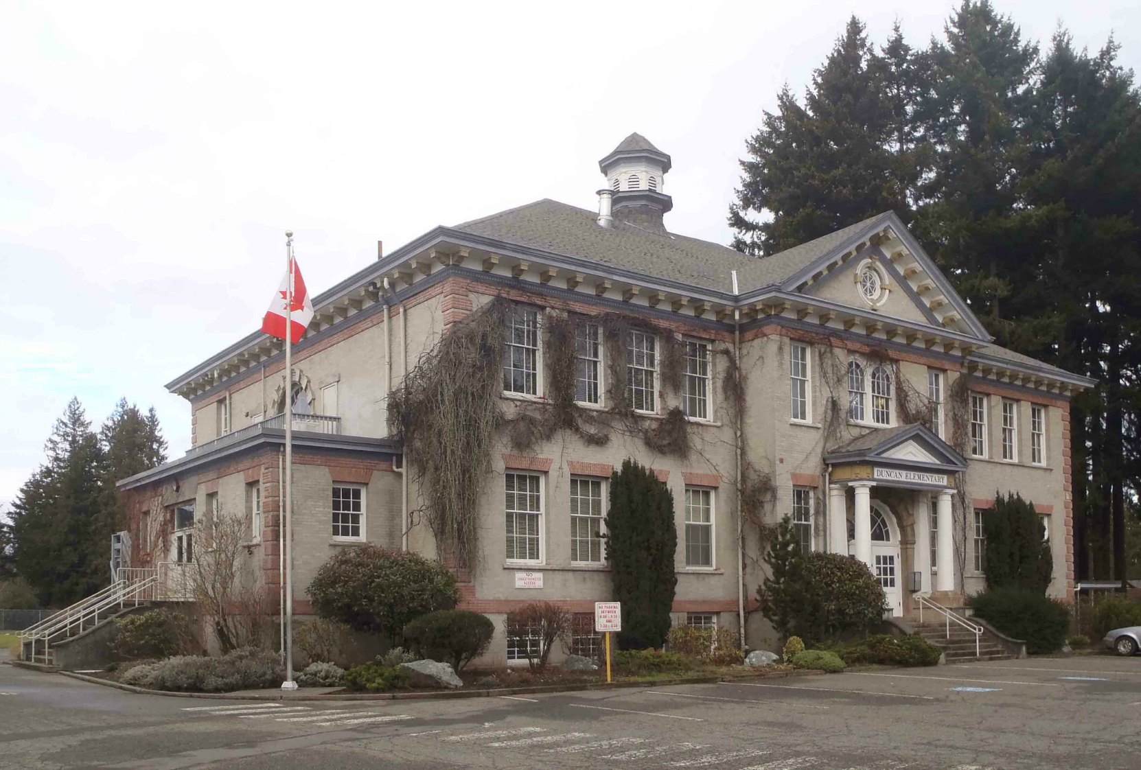 Duncan Elementary School, built in 1913. The architect who designed it and the contractor who built it were both Freemasons.