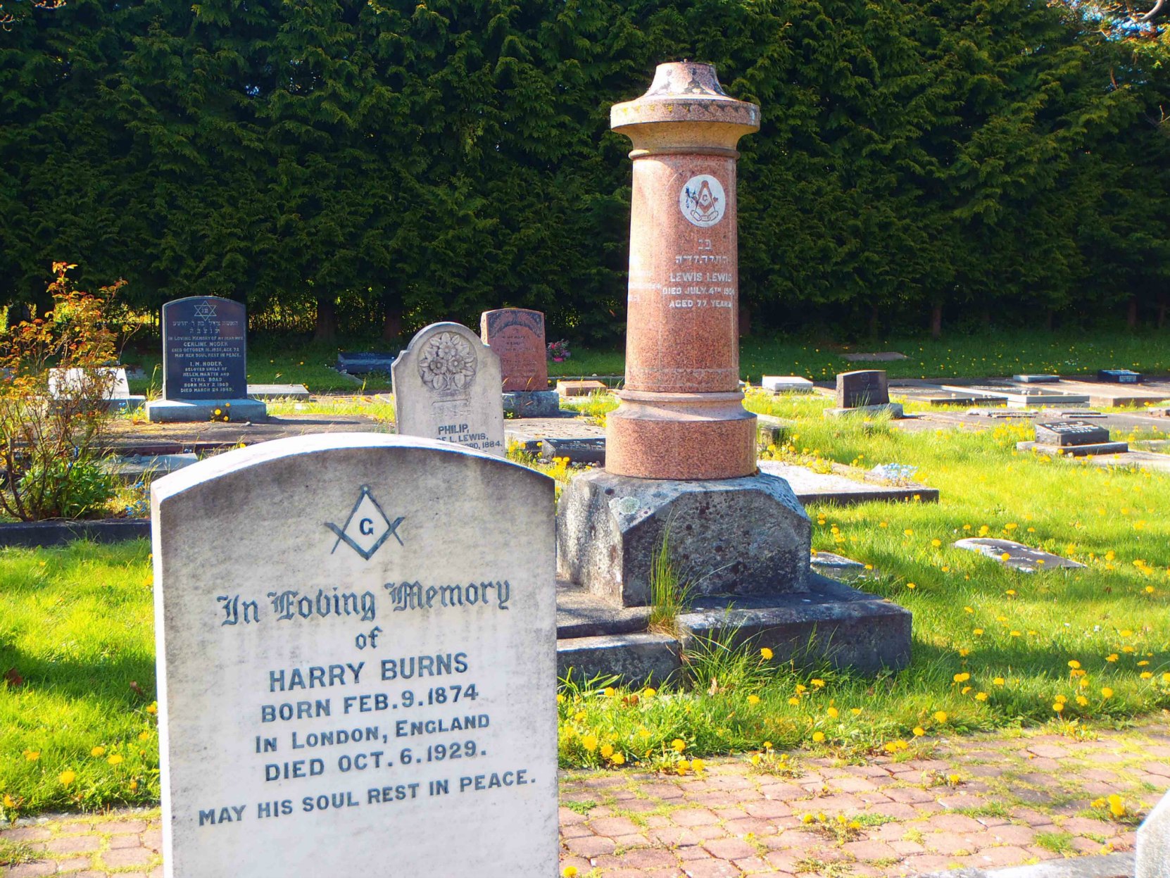 The graves of Harry Burns and Lewis Lewis in Victoria Jewish Cemetery both display the Masonic Square and Compasses