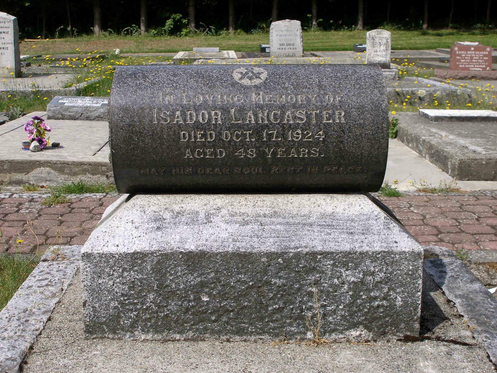 Isador Lancaster headstone and inscription, Victoria Jewish Cemetery, Victoria, B.C.