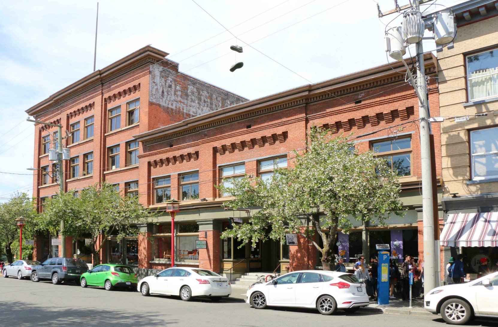 532 Herald Street (left) and 536 Herald Street (right), built in 1908-1909 for Wilson Brothers and the B. Wilson Co. Biggerstaff Wilson was a principal of both companies.