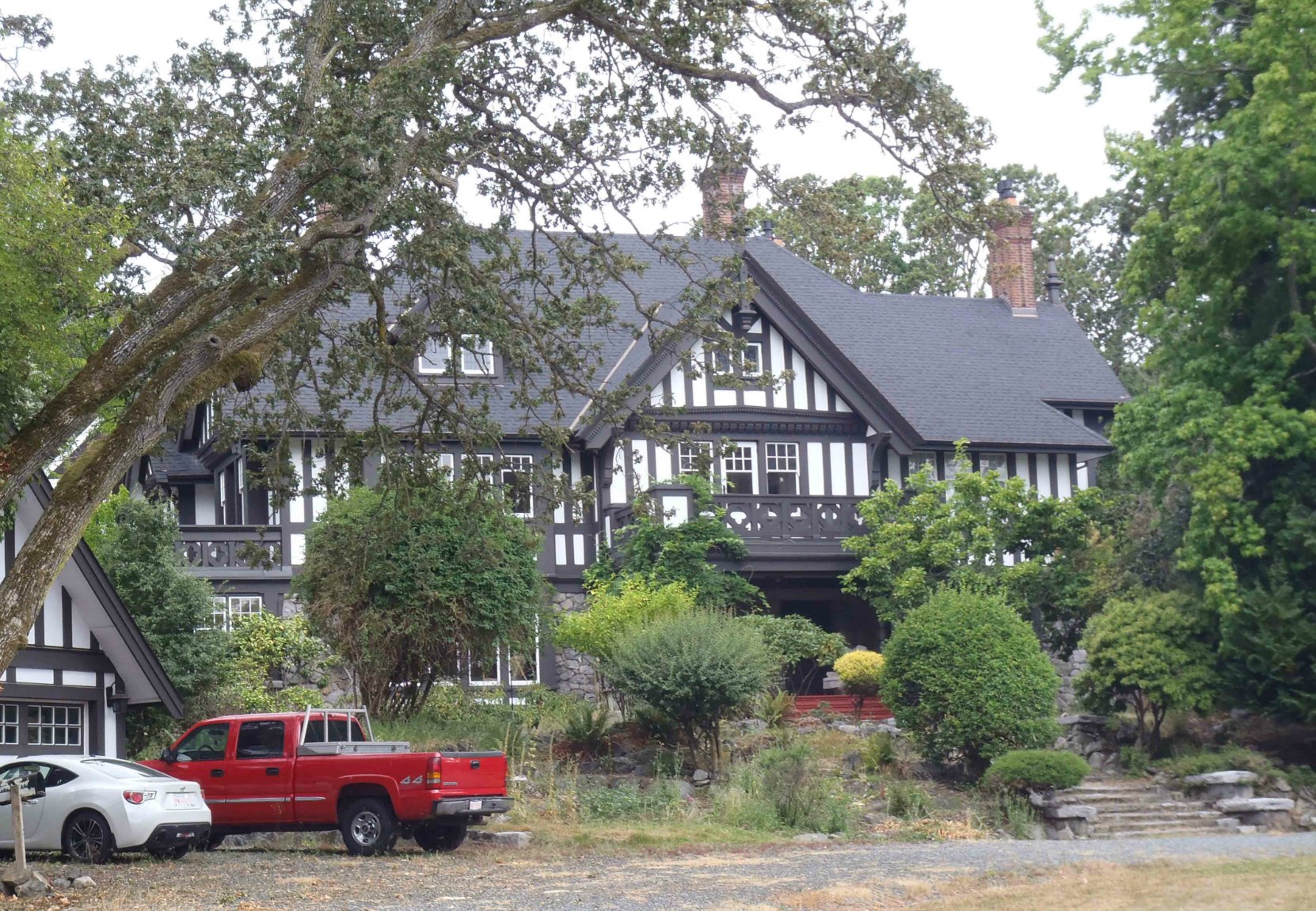 1770 Rockland Avenue, Victoria, B.C. was designed and built in 1905 by architect Samuel Maclure for Biggerstaff Wilson, a member of Victoria-Columbia Lodge No.1