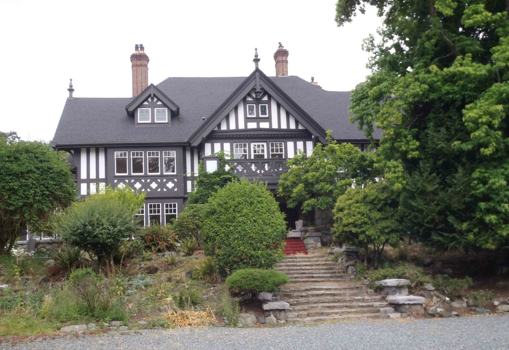 1770 Rockland Avenue, Victoria, B.C. was designed and built in 1905 by architect Samuel Maclure for Biggerstaff Wilson, a member of Victoria-Columbia Lodge No.1