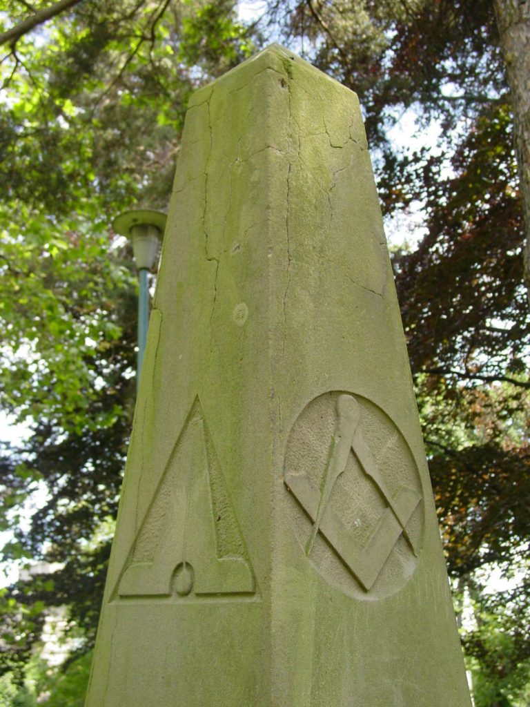 The Square & Compass and the Level on Andrew Phillips grave marker, Pioneer Square, Victoria, B.C. (photo by Temple Lodge No. 33 Historian)