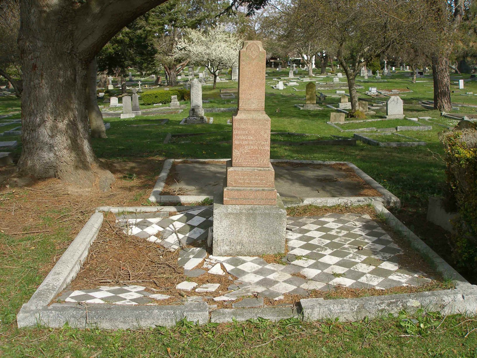 George Thomson grave, Ross Bay Cemetery, Victoria, B.C. (photo by Temple Lodge No.33 Historian)