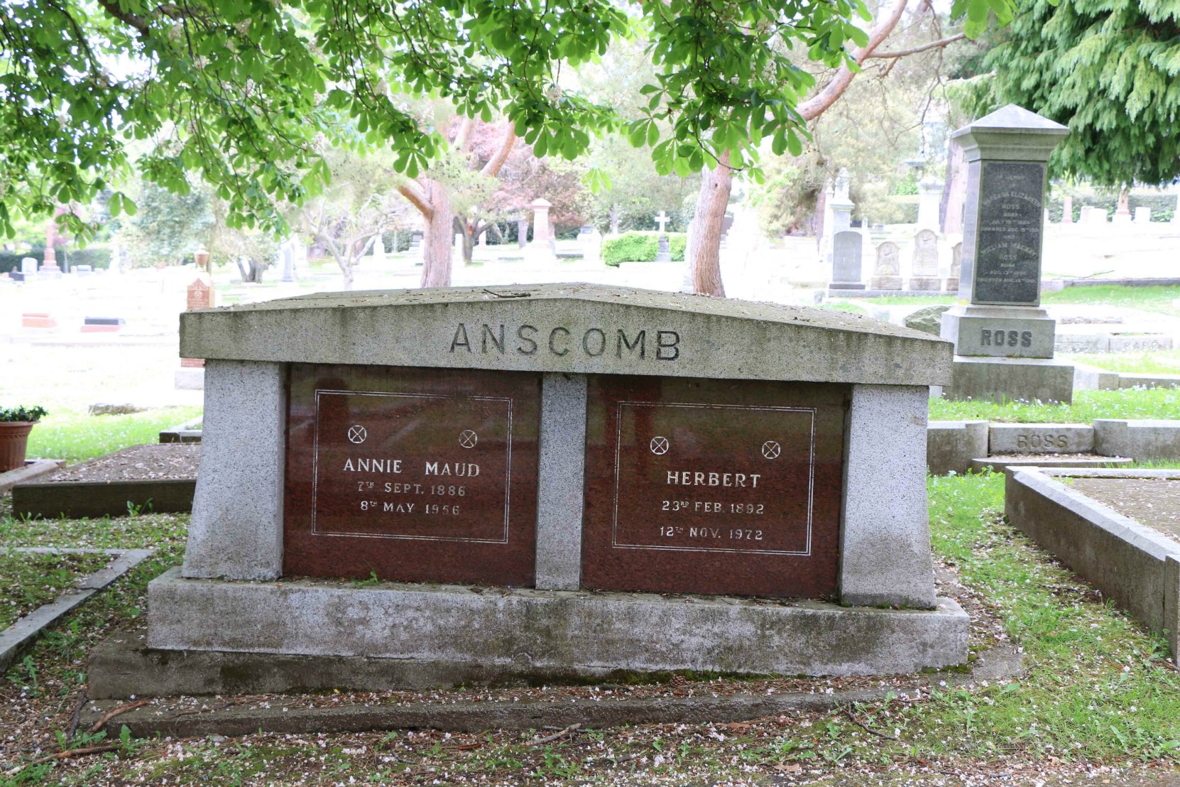 Herbert Anscomb grave, Ross Bay Cemetery, Victoria, B.C. (photo by Temple Lodge No. 33 Historian)