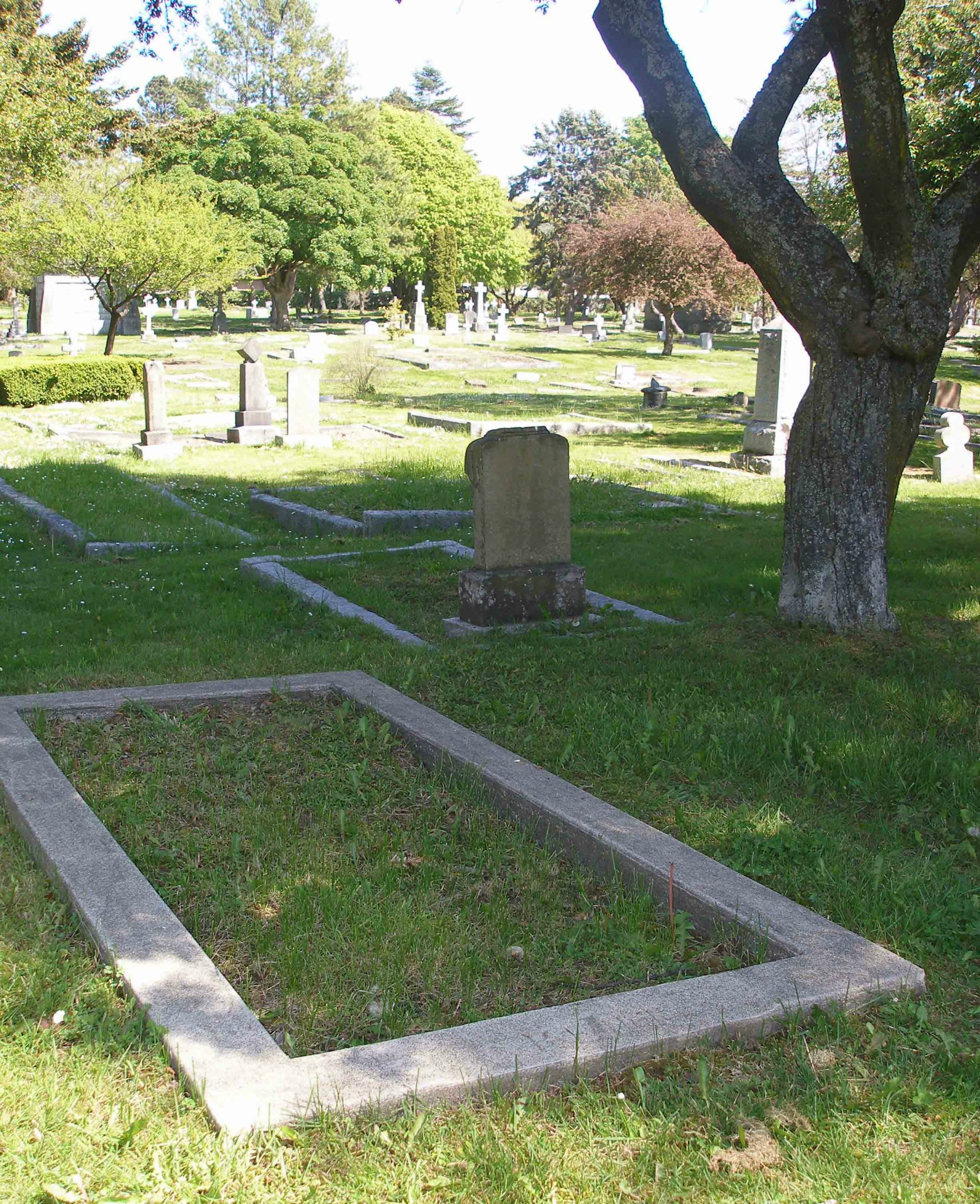 Herbert Kent grave, Ross Bay Cemetery, Victoria, B.C. (photo by Temple Lodge No. 33 Historian)