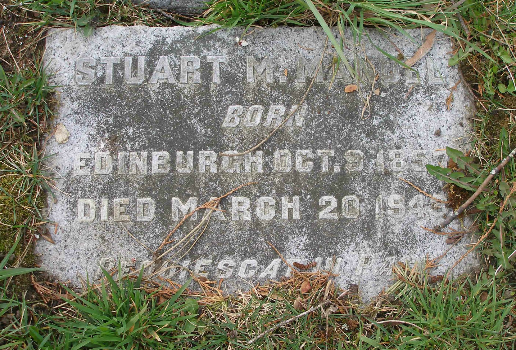 Stuart Menelas Manuel grave marker, Ross Bay Cemetery, Victoria, B.C. (photo by Temple Lodge No. 33 Historian)