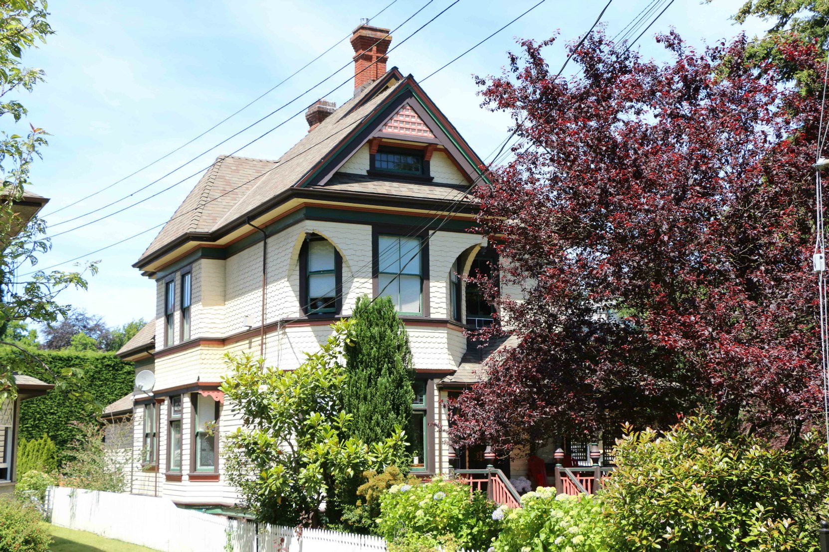 522 Quadra Street, Victoria, B.C. Designed in 1897 by architect A.C. Ewart for Anton Henderson (photo by Temple Lodge No. 33 Historian)