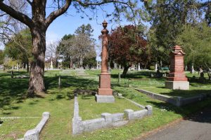 John Pitcairn Elford grave, Ross Bay Cemetery, Victoria, BC. The grave of Alexander Alfred Green is on the right and the grave of Thomas Trounce is on the left. (photo by Temple Lodge No. 33 Historian)