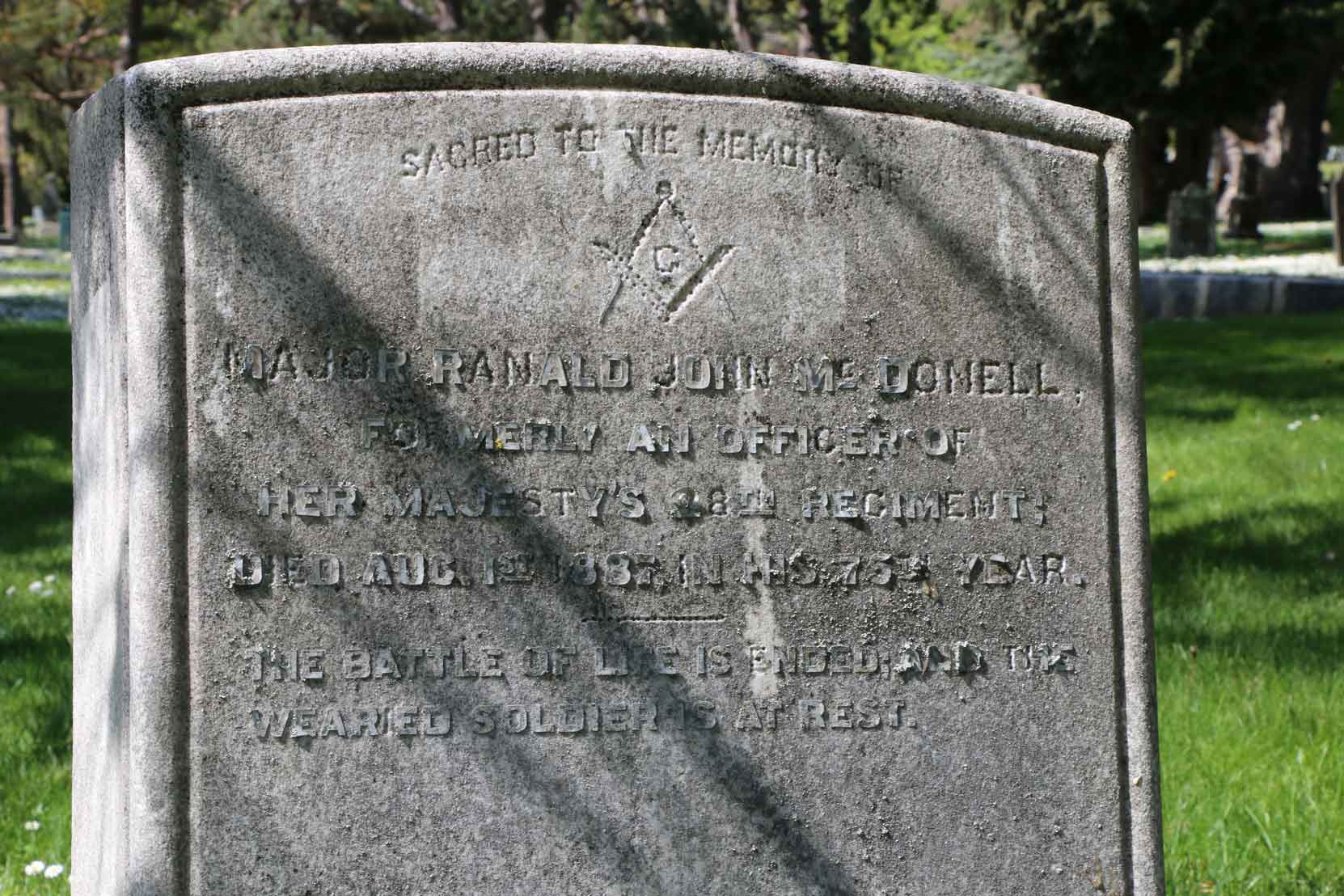 Major Ranald McDonell grave inscription, Ross Bay Cemetery, Victoria, BC (photo by Temple Lodge No. 33 Historian)