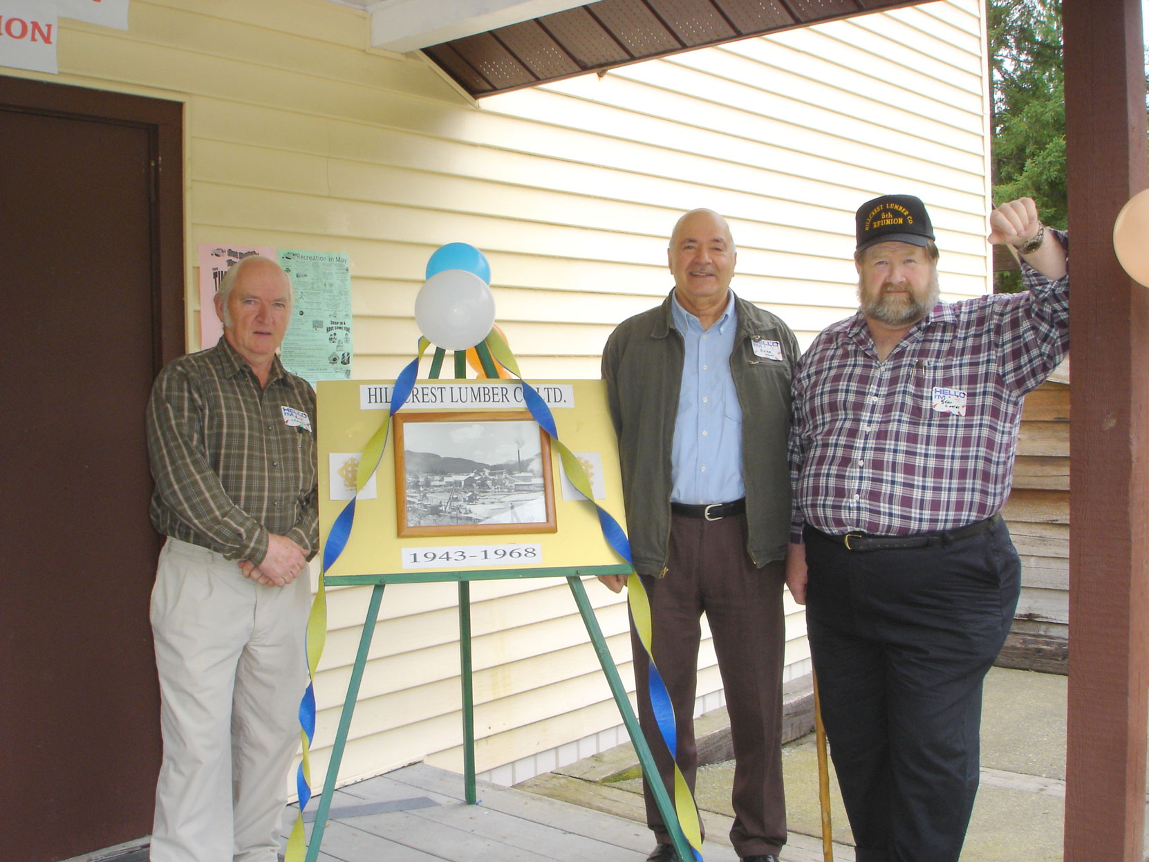 Bob Crawford (left) at the Hillcrest Lumber Co. Employees Reunion in 2006. (photo courtesy of Cecil Ashley)