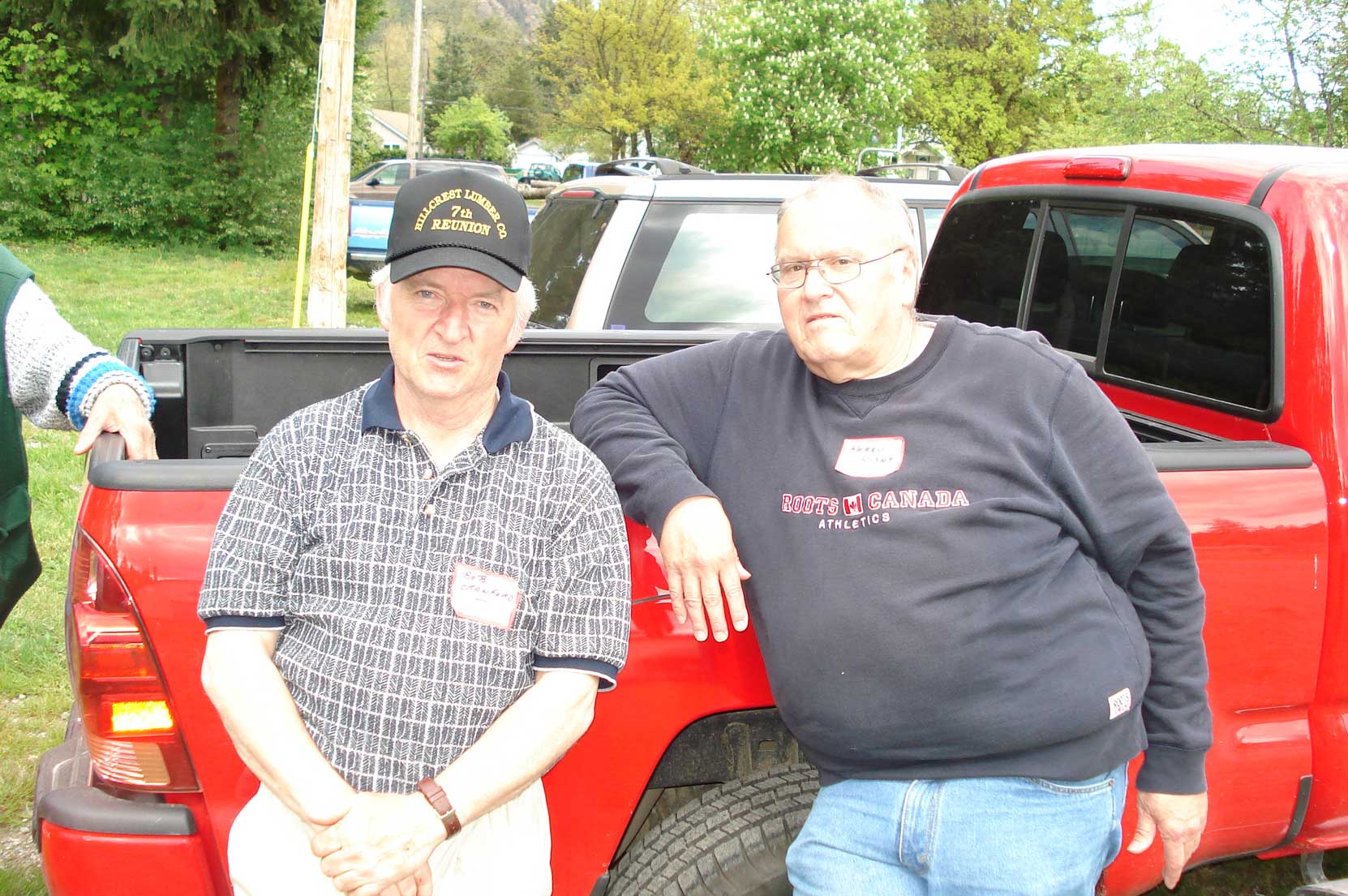 Bob Crawford (left) with Harry Wright, the last locomotive engineer at Hillcrest Lumber Company, in 2007 (photo: Cecil Ashlay)