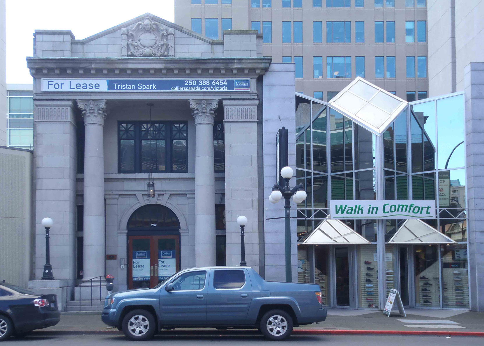 737 Fort Street (left), built in 1912 for Alfred Cornelius Flumerfelt and his British North American Trust Company (photo: Temple Lodge No. 33 Historian)