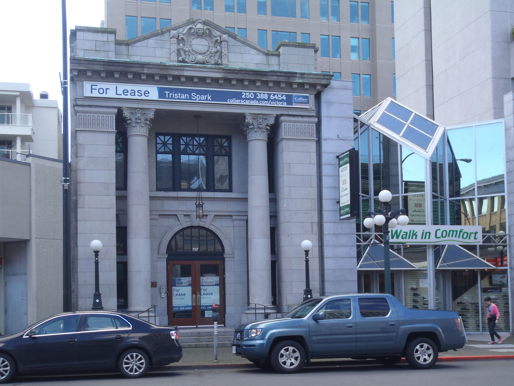 737 Fort Street (left), built in 1912 for Alfred Cornelius Flumerfelt and his British North American Trust Company (photo: Temple Lodge No. 33 Historian)