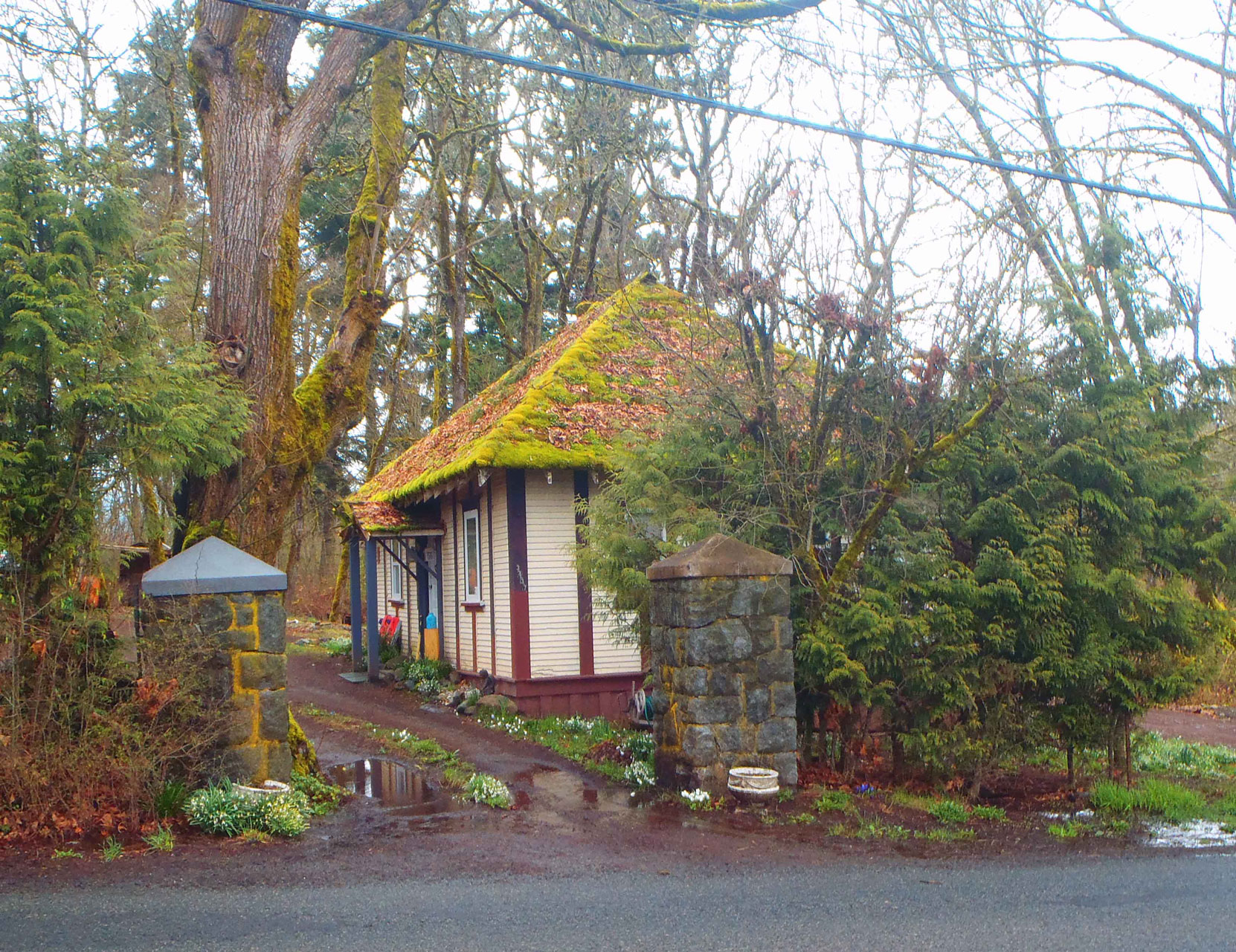 Gatehouse of The Grange, 3443 Drinkwater Raod, North Cowichan. Built in 1911 by architect Samuel Maclure for Sir Clive Phillips-Wolley (photo by Temple Lodge No. 33 Historian)