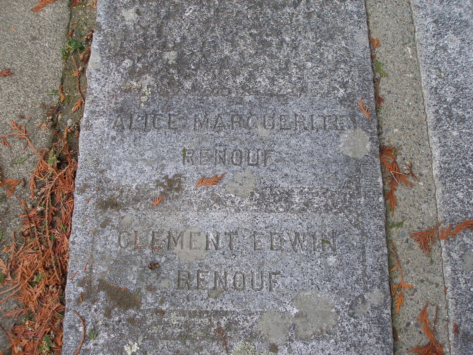 Clement Edwin Renouf grave inscription, Ross Bay Cemetery, Victoria, B.C. (photo by Temple Lodge No. 33 Historian)