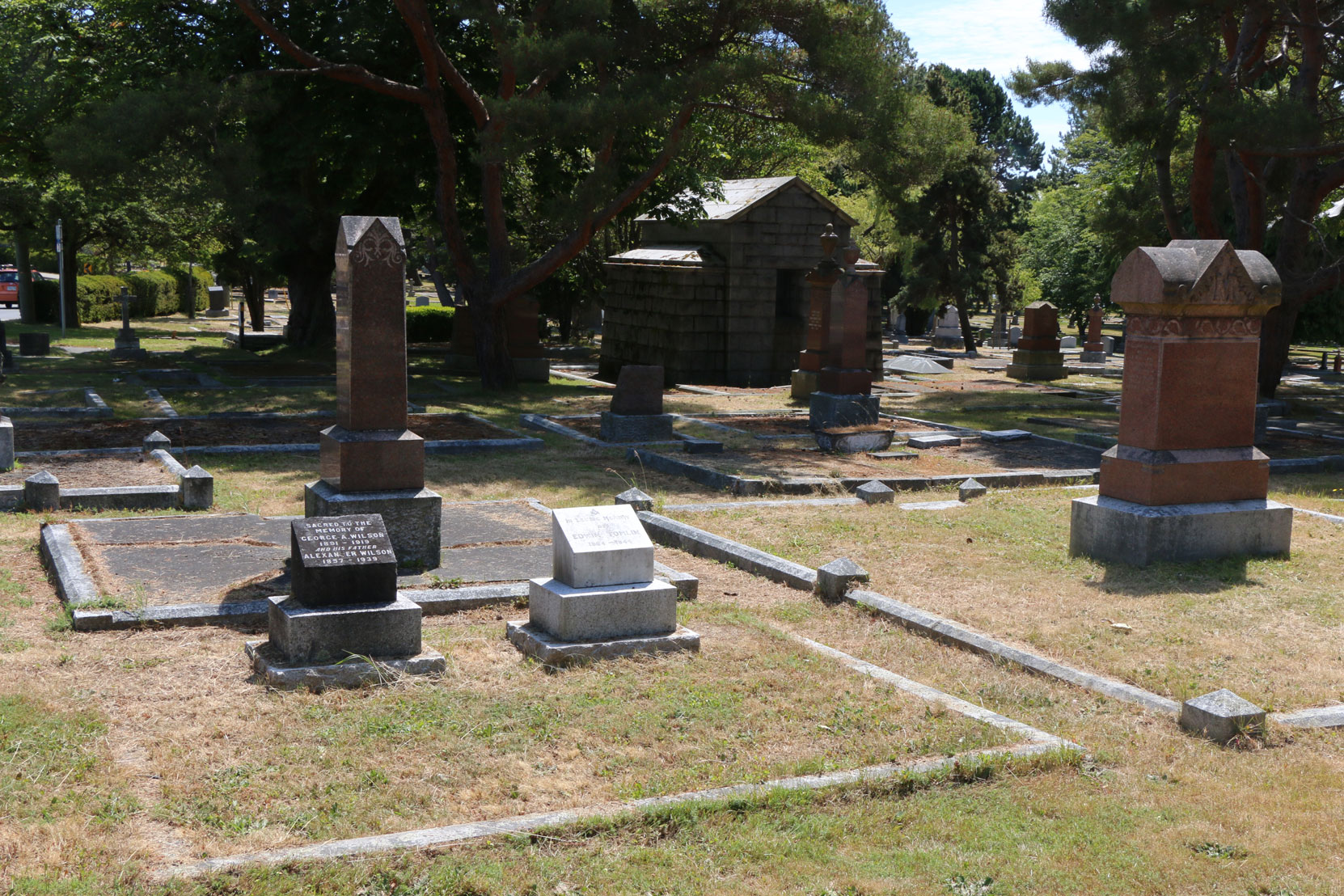 Edwin Tomlin grave, Ross Bay Cemetery, Victoria, BC (photo: Temple Lodge No. 33 Historian)