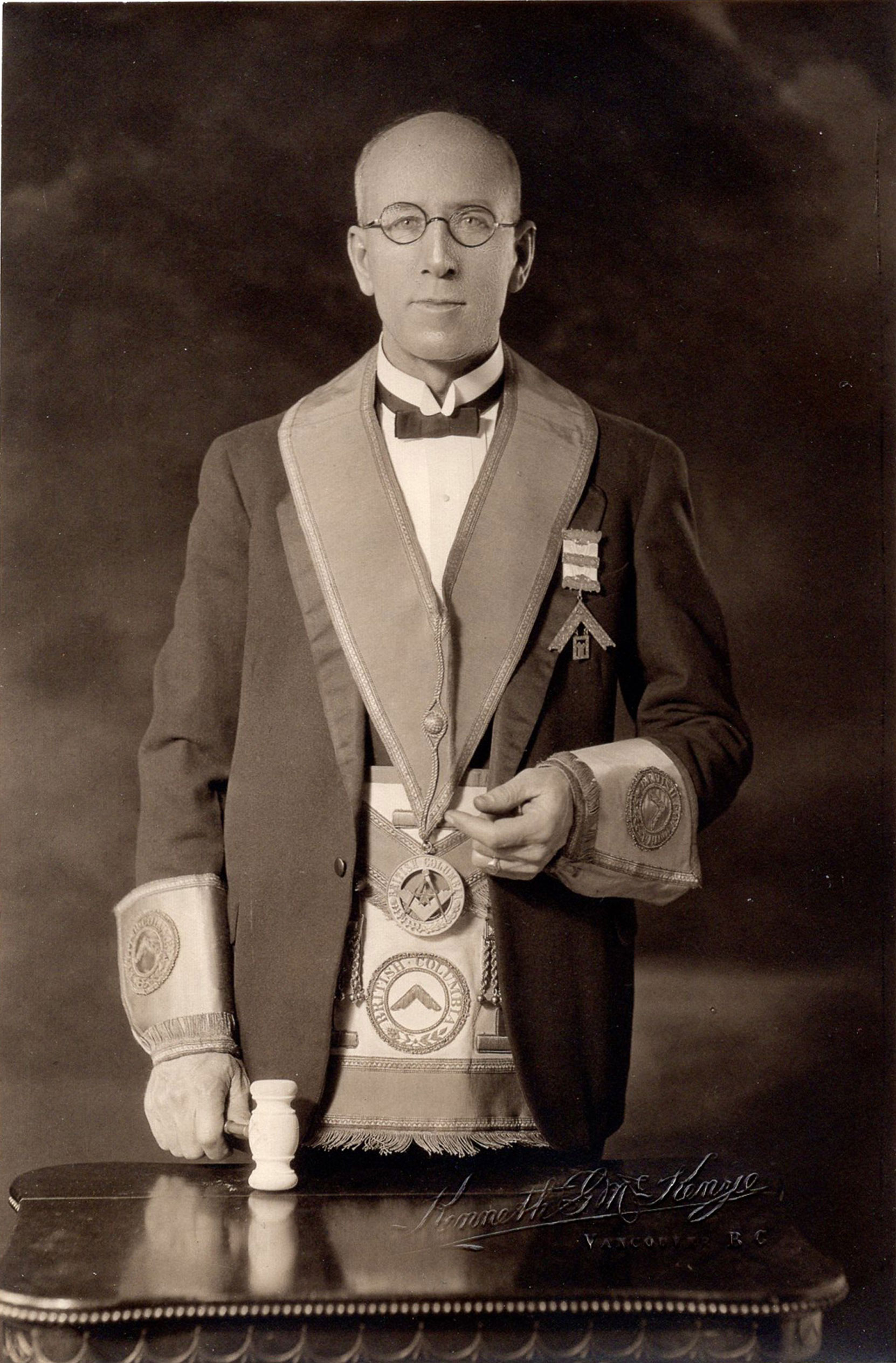 The Grand Historian has requested assistance in identifying this photo of an unidentified Past District Deputy Grand Master, taken by the Vancouver studio of Kenneth G. McKenzie (photo: Grand Lodge of B.C. & Yukon)