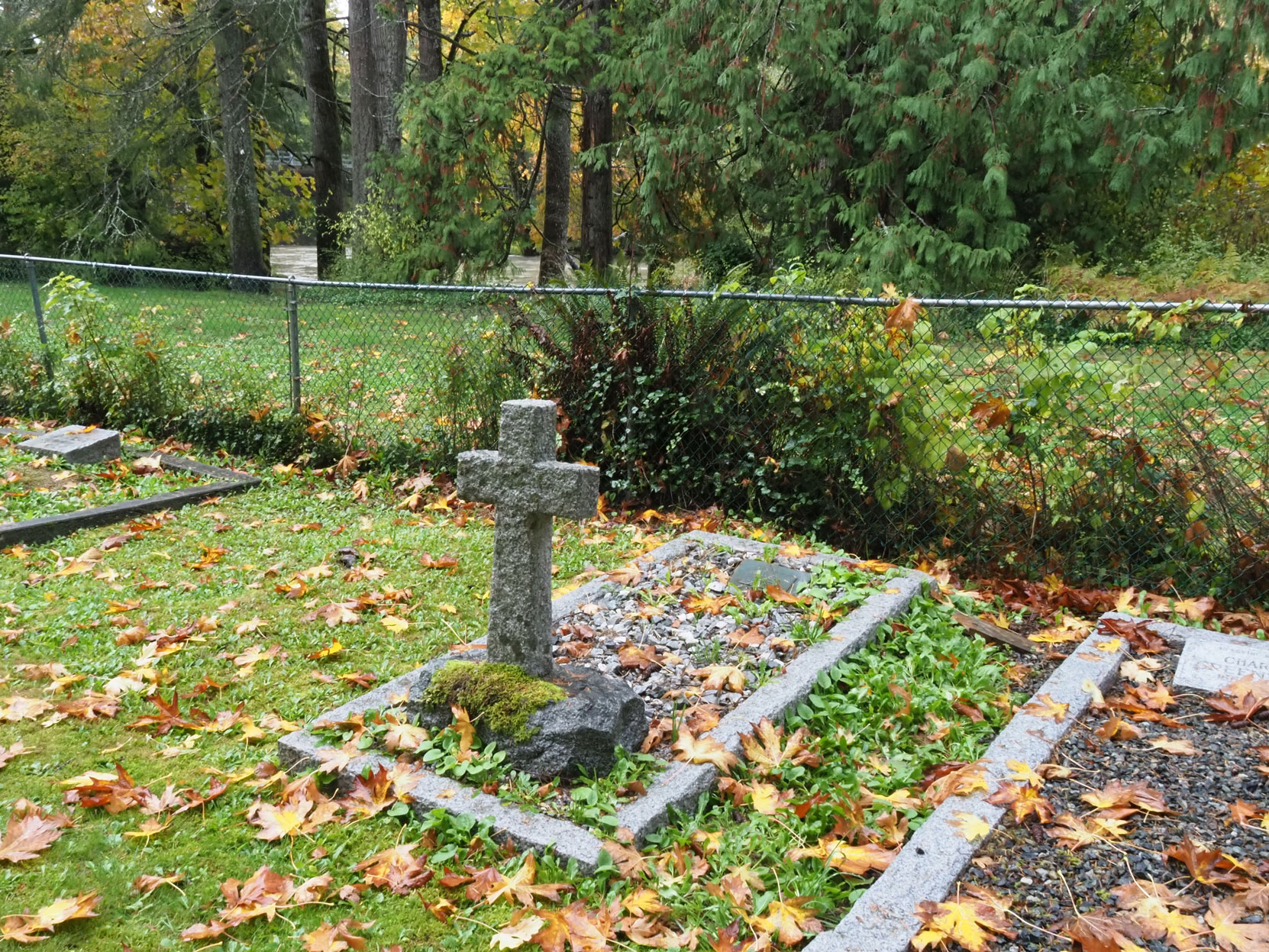 George Carlton Saunders grave, All Saints Anglican Cemetery, Westholme, B.C. 0photo by Temple Lodge No. 33 Historian)